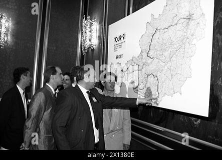 Vienne le 11 avril 1991 : Conférence de presse sur le 'voyage aller-retour en Autriche', qui aura lieu du 30 mai au 8 juin. Josef Lontaritsch, Roland Koenigshofer, Franc Hvasti (entraîneur), Heinz Hechberger et Andreas Langl. - 19910411 PD0007 - Rechteinfo : droits gérés (RM) Banque D'Images