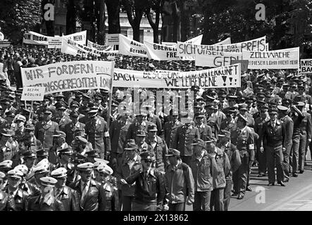 Vienne le 11 juin 1991 : environ 16,500 employés de l'exécutif autrichien ont participé à une manifestation. - 19910611 PD0012 - Rechteinfo : droits gérés (RM) Banque D'Images