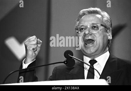 Convention du Parti populaire autrichien (OEVP) à Vienne le 28 juin 1991 : Erhard Busek a été élu 11ème président du parti. - 19910628 PD0024 - Rechteinfo : droits gérés (RM) Banque D'Images