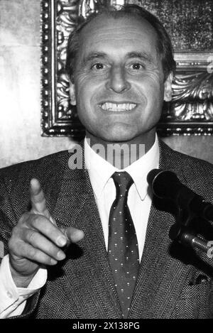 Vienne le 15 novembre 1991 : Thomas Klestil, secrétaire général du ministère autrichien des Affaires étrangères, a été présenté comme candidat aux prochaines élections présidentielles du Parti populaire. - 19911115 PD0012 - Rechteinfo : droits gérés (RM) Banque D'Images