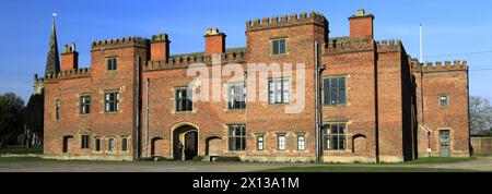 Vue printanière sur Holme Pierrepont Hall, Nottinghamshire, Angleterre, Royaume-Uni Banque D'Images