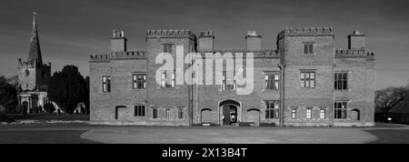 Vue printanière sur Holme Pierrepont Hall, Nottinghamshire, Angleterre, Royaume-Uni Banque D'Images