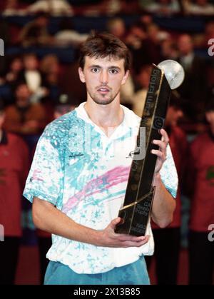 Goran Ivanisevic, vainqueur du Trophée CA Tennis 1993 avec son trophée. Photo prise à Vienne le 24 octobre 1993. - 19931024 PD0011 - Rechteinfo : droits gérés (RM) Banque D'Images