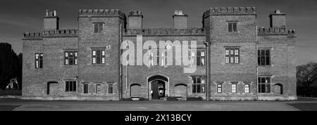 Vue printanière sur Holme Pierrepont Hall, Nottinghamshire, Angleterre, Royaume-Uni Banque D'Images