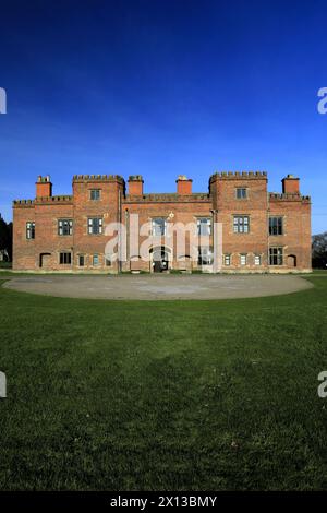 Vue printanière sur Holme Pierrepont Hall, Nottinghamshire, Angleterre, Royaume-Uni Banque D'Images