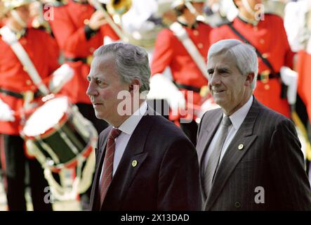 Korfou le 25 juin 1994 : Sommet européen des chefs de gouvernement et d'etat. L'Autriche a signé son traité d'adhésion à l'Union européenne. Photo (g.-d.) : le premier ministre luxembourgeois Jacques Santer et le ministre des Affaires étrangères Jacques Poos. - 19940624 PD0031 - Rechteinfo : droits gérés (RM) Banque D'Images