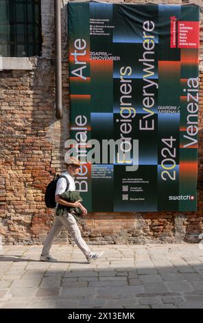 Venise, Italie, le 15 avril 2024 derniers jours de préparation à Venise en prévision de l'ouverture à la presse mercredi 17 avril 2024 de la Biennale Arte 2024. Le titre de cette année Biennale Arte est “Stranieri Ovunque - étrangers partout” Marco Secchi / Alamy Live News Banque D'Images