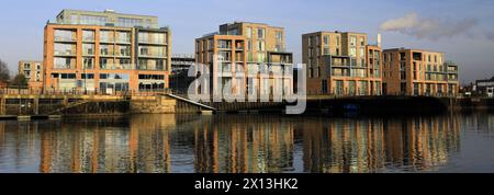 Logement sur la rivière Trent, centre-ville de Nottingham, Nottinghamshire, Angleterre, Royaume-Uni Banque D'Images