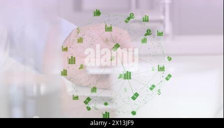 Image de toile de connexions avec des icônes flottant au-dessus de l'homme caucasien utilisant un smartphone. concept de réseau global composite numérique. Banque D'Images