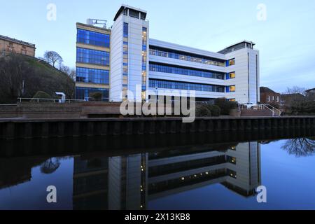 The New Castle House sur le canal de Nottingham et Beeston, Castle Wharf, Waterfront area of Nottingham City, Nottinghamshire, Angleterre, Royaume-Uni Banque D'Images