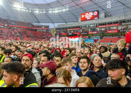 Leverkusen, Rhénanie du Nord-Westphalie, Allemagne. 14 avril 2024. Les fans de Bayer Leverkusen reprennent le peloton après le match Bundesliga 29 entre Bayer Leverkusen et Werder Brême dans la BayArena de Leverkusen, Rhénanie du Nord-Westphalie, Allemagne, le 14 avril 2024. Crédit : ZUMA Press, Inc/Alamy Live News Banque D'Images