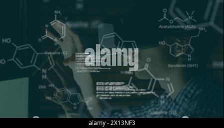 Image de structures chimiques et de traitement de données sur un homme caucasien portant un casque vr Banque D'Images