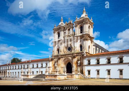 Le grand extérieur du monastère d'Alcobaça (Mosteiro de Alcobaça) ou monastère d'Alcobasa est un complexe monastique catholique situé dans la municipalité Banque D'Images