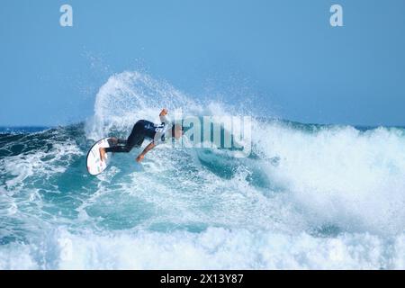 Le surfeur professionnel brésilien Italo Ferreira participe à l'événement de surf Margaret River Pro 2024 à surfer's point, Prevelly, Australie occidentale. Banque D'Images