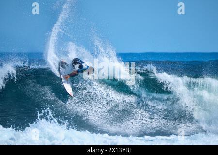 Le surfeur professionnel brésilien Italo Ferreira participe à l'événement de surf Margaret River Pro 2024 à surfer's point, Prevelly, Australie occidentale. Banque D'Images