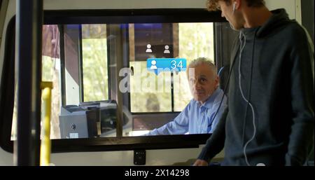 Bulle de discours avec icône de profil avec des nombres croissants contre le garçon caucasien marchant dans le bus Banque D'Images