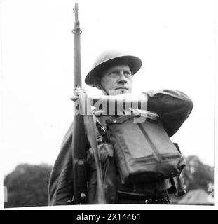 LES CANADIENS REJOIGNENT LES FORCES NÉERLANDAISES - membres typiques du contingent. Ce sont des types durs et durs susceptibles de donner un bon compte d'eux-mêmes British Army Banque D'Images