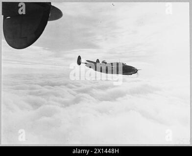 LE BOMBARDIER LÉGER LOCKHEED 'VENTURA' EN SERVICE AVEC LA R.A.F. - [PHOTO PUBLIÉE EN 1943] 8256. Bombardier léger Lockheed Ventura en vol Royal Air Force Banque D'Images