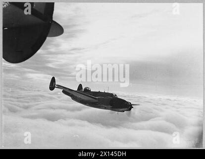 LE BOMBARDIER LÉGER LOCKHEED 'VENTURA' EN SERVICE AVEC LA R.A.F. - [PHOTO PUBLIÉE EN 1943] 8256. Bombardier léger Lockheed Ventura en vol Royal Air Force Banque D'Images