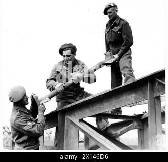 ITALIE : HISTOIRE D'OBSERVATEUR - de gauche à droite:- Sgt. J. Jackson SPR. J. Preston SPR. W. Anderson , armée britannique Banque D'Images