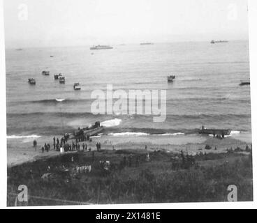 L'OPÉRATION TORCH, NOVEMBRE 1942 - troupes américaines de la 34e division d'infanterie et personnel du régiment de la RAF débarquant des embarcations de débarquement sur la plage de Surcouf, 20 miles à l'est d'Alger, 9 novembre 1942 US Army, Royal Air Force Banque D'Images