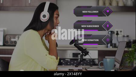 Image des données des médias sociaux et des icônes sur la femme biraciale sur le vlog maquillage Banque D'Images