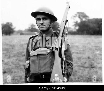 LES CANADIENS REJOIGNENT LES FORCES NÉERLANDAISES - membres typiques du contingent. Ce sont des types durs et durs susceptibles de donner un bon compte d'eux-mêmes British Army Banque D'Images