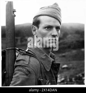 LES SOLDATS DE COMMANDO FRANÇAIS S'ENTRAÎNENT DANS Un DÉPÔT DE COMMANDO - études rapprochées des types de Commandos français de l'armée britannique Banque D'Images