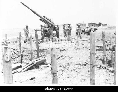 INVASION DE LA SICILE GORNALUNGA, près de CATANE - canon allemand à double usage de 88 mm assommé par notre artillerie armée britannique Banque D'Images