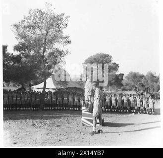 LE MARÉCHAL ALEXANDER POURSUIT SA TOURNÉE EN GRÈCE - le maréchal s'adresse aux hommes de la 10e brigade de l'armée britannique Banque D'Images