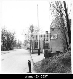 LES TROUPES QUI AVANCENT atteignent CELLE - vues générales du Stalag XIB British Army, 21st Army Group Banque D'Images