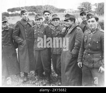 Des Panzer Grenadiers de dix-sept ans sont capturés lors des débarquements alliés au sud de Rome en Italie. Banque D'Images