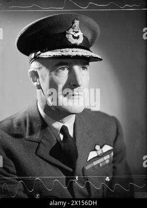 LE MINISTÈRE DE L'AIR, 1939-1945. - Portrait de la tête et des épaules du maréchal de l'Air Sir Richard Peck, chef adjoint d'état-major de l'Air. Photographie prise dans les studios du ministère de l'Air, ministère de l'Air de Londres Banque D'Images