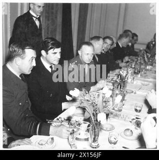 DÎNER DE COOPÉRATION ANGLO-AMÉRICAINE - RT. Honey Anthony Eden parlant l'armée britannique Banque D'Images