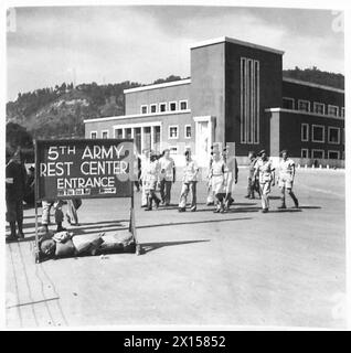 ITALIE : CINQUIÈME CAMP DE REPOS DE L'ARMÉE - - troupes sud-africaines quittant le centre de repos pour une journée à Rome Armée britannique Banque D'Images