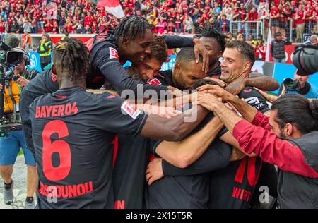 Florian Wirtz, Lev 10 célèbre son but, heureux, rire, célébration, 3-0 avec granit Xhaka, Lev 34 dans le match BAYER 04 LEVERKUSEN - SV WERDER BRÊME 5-0 le 14 avril 2024 à Leverkusen, Allemagne. Saison 2023/2024, 1.Bundesliga,, Journée 29, 29.Spieltag photographe : ddp images / STAR-images - LA RÉGLEMENTATION DFL INTERDIT TOUTE UTILISATION DE PHOTOGRAPHIES comme SÉQUENCES D'IMAGES et/ou QUASI-VIDÉO - Banque D'Images