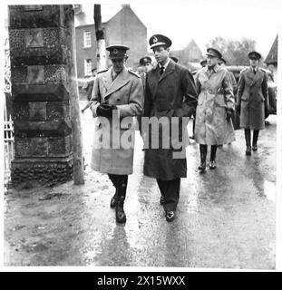 DUC DE KENT VISITE L'IRLANDE DU NORD - le duc au cours de sa tournée, armée britannique Banque D'Images