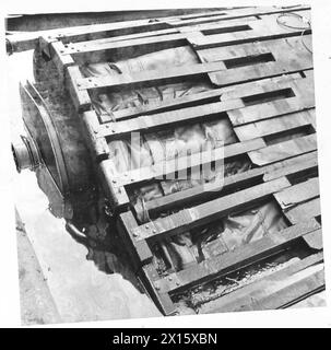 Le personnel de l'armée britannique effectue une mission spéciale pour D.T.2., en se concentrant sur les essais et le déroulement des armes de trottoir. Banque D'Images