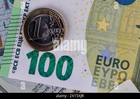 Dollars américains et euros européens gros plan, différentes devises convertibles d'euros et de dollars ensemble Banque D'Images