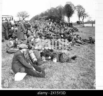 AVANCE DE L'ELBE VERS LUBECK - les masses de prisonniers allemands Armée britannique, 21ème Groupe d'armées Banque D'Images