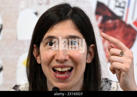 Rome, Italie. 15 avril 2024. Elly Schlein, secrétaire du Parti démocrate (PD, Partito Democratico) assiste à une conférence de presse à l'Association de la presse étrangère à Rome, Italie, le 15 avril 2024. En 2023, elle est élue nouvelle secrétaire du PD (centre-gauche) devenant la première femme à diriger le parti. Photo : Eric Vandeville/ ABACAPRESS.COM crédit : Abaca Press/Alamy Live News Banque D'Images