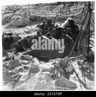 DERNIÈRES PHOTOS DU DÉSERT occidental - tirant un canon de 6' dans Halfaya Pass , armée britannique Banque D'Images