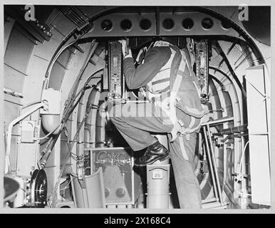 LOCKHEED VENTURA : - vue intérieure, tourelle supérieure de raid, regardant vers l'arrière de la Royal Air Force Banque D'Images