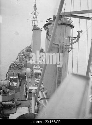 La taille tribord du croiseur léger de classe Dido HMS Bonaventure est visible depuis le pont en 1940. Banque D'Images