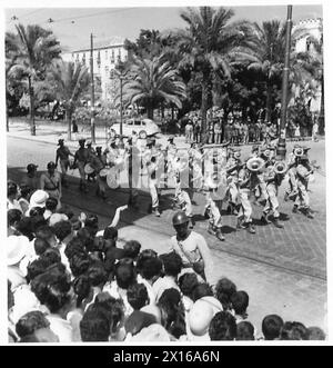 ENTRÉE DU GÉNÉRAL BRITANNIQUE ET DES TROUPES À BEYROUTH - The Australian Band sur son chemin à travers la ville British Army Banque D'Images