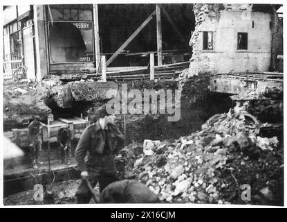 DÉGÂTS des raids AÉRIENS - ponts endommagés en raison des bombes ennemies de l'armée britannique Banque D'Images