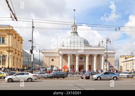 Moscou, Russie - 08 juillet 2018 : Komsomolskaya (russe : Комсомо́льская) est une station de métro de Moscou dans le district de Krasnoselsky sur la ligne Koltsevaya. Banque D'Images