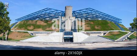 Paris, France - 01 septembre 2016 : le stade Bercy est une salle de concert et une salle de sport intérieure située sur le boulevard de Bercy dans le 12ème arrondissement Banque D'Images