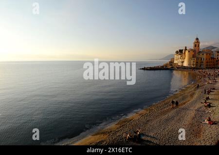 Camogli signifie maison de chandails parce que dans la mer Ligure les maris marins étaient toujours par la mer. Banque D'Images