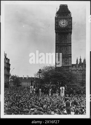 SCÈNES DU JOUR VE À LONDRES, le 1945 MAI - photos - Big Ben à 15 heures, l'heure où le premier ministre a fait sa déclaration de paix depuis le 10 Downing Street, le jour du jour VE Banque D'Images